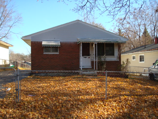 934 Stanley Ave, Pontiac, MI 48340 