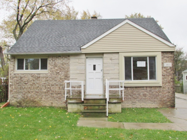 3915 Motorway Dr, Waterford, MI 48328 