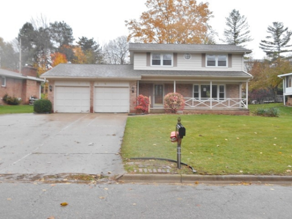 5135 River Ridge Dr, Lansing, MI 48917 