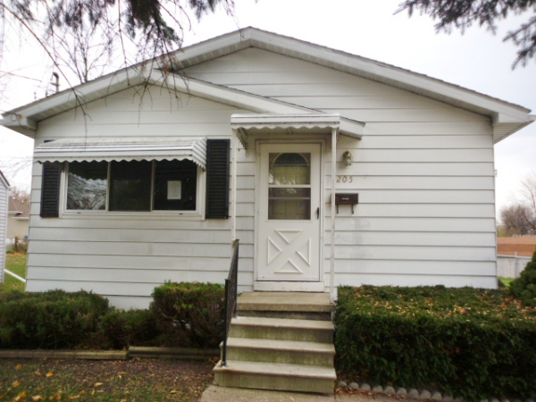205 E Clara St, Bay City, MI 48706 
