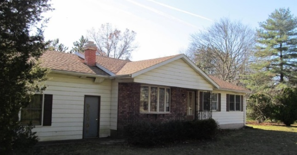 45523 Eleanor Dr, Decatur, MI 49045 