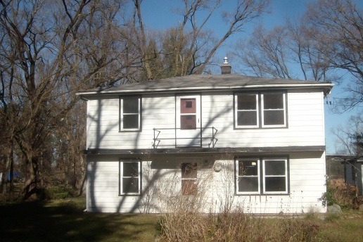 2396 S Long Lake Rd, Fenton, MI 48430 