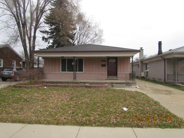 23136 Schroeder, Eastpointe, MI 48021 