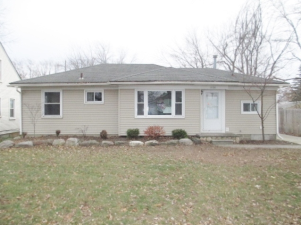 1038 Larchwood Dr, Troy, MI 48083 