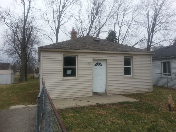 369 Sheffield Ave E, Pontiac, MI 48340 