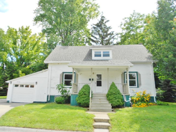 528 N 4th St, Saint Clair, MI 48079 