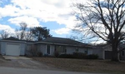 2385 W Clearview Dr, Adrian, MI 49221 