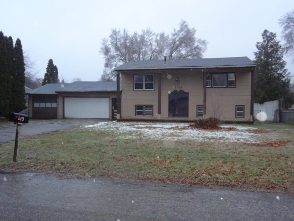 613 E High St, Greenville, MI 48838 