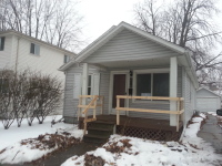 2118 Roslyn Rd, Grosse Pointe Woods, MI 48236 