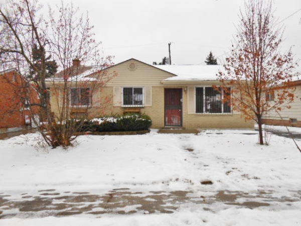 902 Lochhead St, Flint, MI 48507 