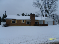 2745 Lakewood Dr, Flint, MI 48507 