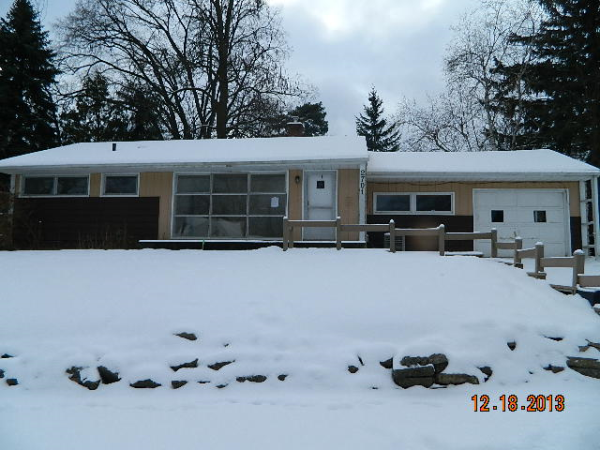 2701 Crestwood Dr, Flint, MI 48503 