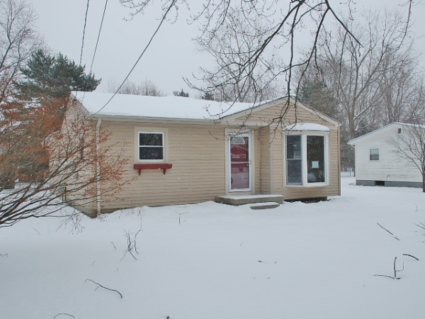 2383 Cheryl Ann Dr, Burton, MI 48519 