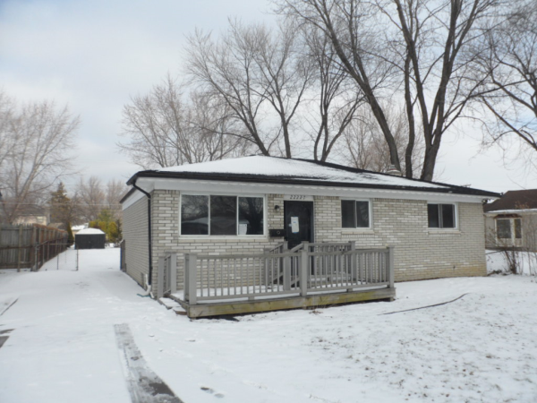 22227 Hoffman St, Saint Clair Shores, MI 48082 
