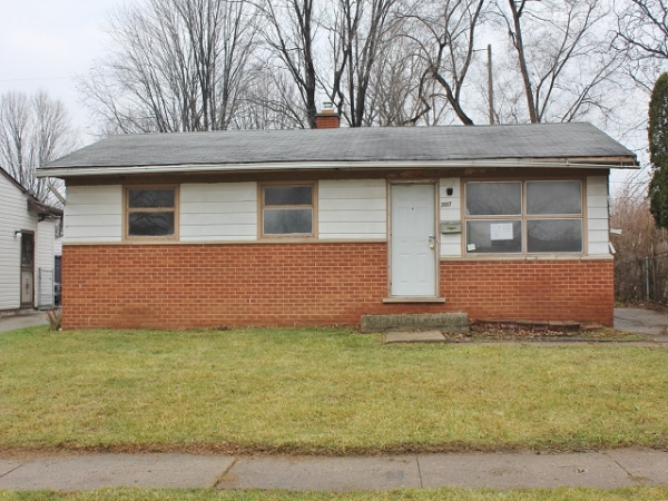 7017 Daryll Dr, Flint, MI 48505 