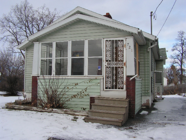 721 E Ruth Ave, Flint, MI 48505 