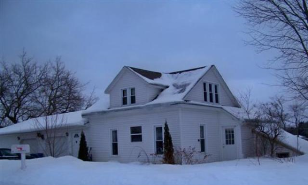 732 Henry St, Cadillac, MI 49601 