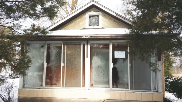 2402 S Long Lake Rd, Fenton, MI 48430 