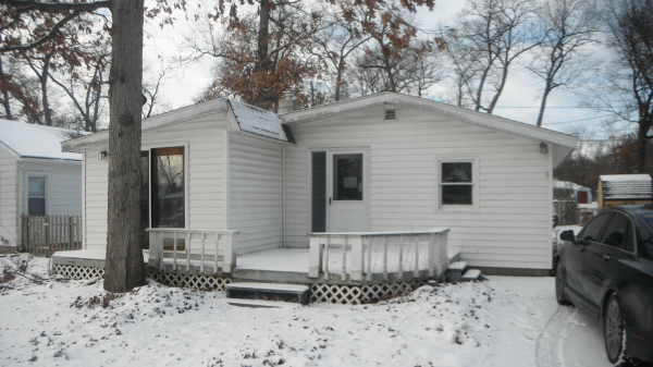 500 Oakwood Beach, Brooklyn, MI 49230 