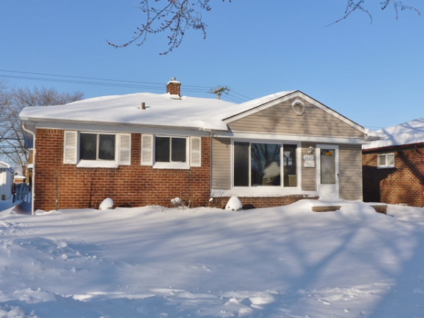 26271 Fernwood St, Roseville, MI 48066 