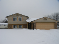 4830 Shoreline Ct, Waterford, MI 48329 