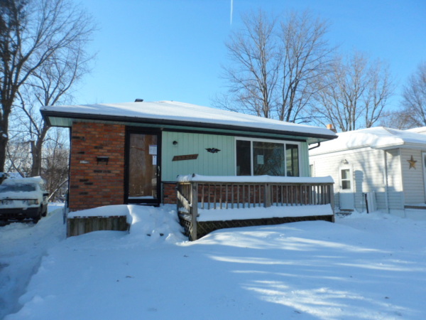 23520 Elmira St, St Clair Shores, MI 48082 