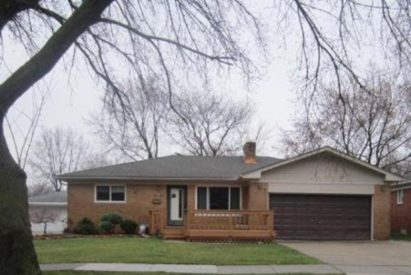 24130 Harvard Shore Dr, Saint Clair Shores, MI 48082 