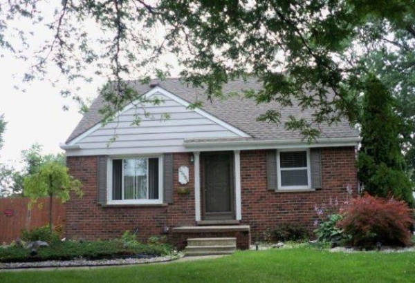 25584 Arlington St, Roseville, MI 48066 