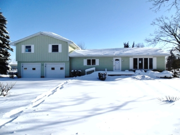 319 East St, Ovid, MI 48866 