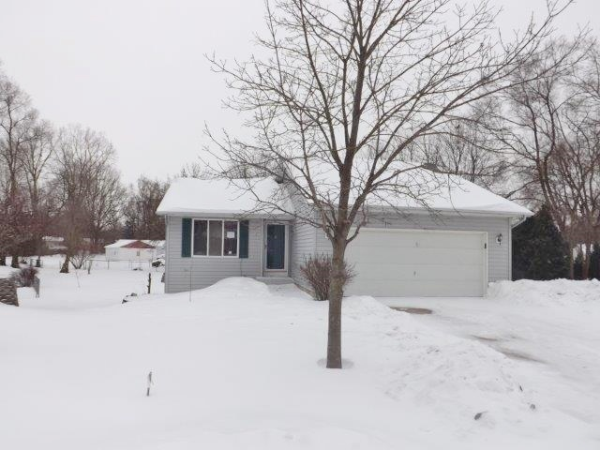 466 Madison Ct SE, Kentwood, MI 49548 