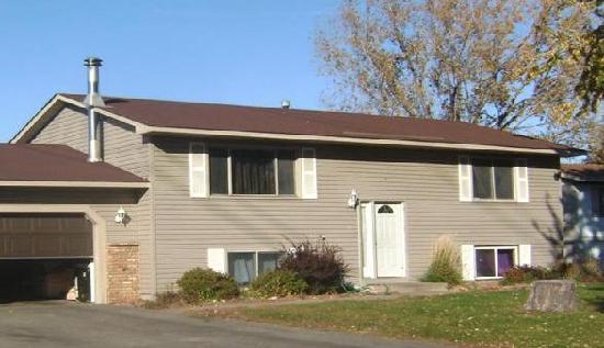 3016 80th Avenue North, Brooklyn Park, MN 55443 