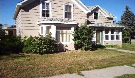 45 2nd St Ne, Madelia, MN 56062 