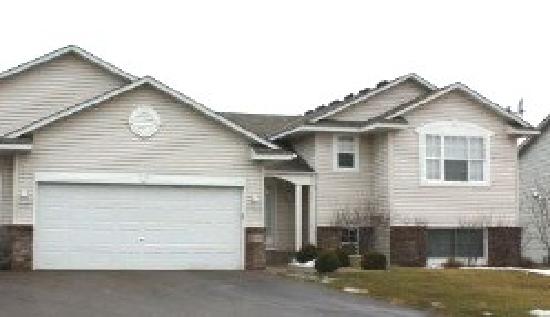 9919 Kiwi Avenue North, Brooklyn Park, MN 55443 