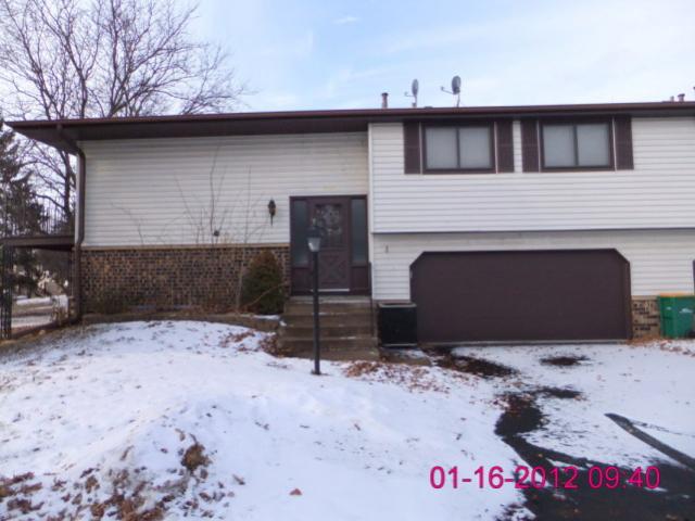 3585 Granada Place N, Oakdale, MN 55128 