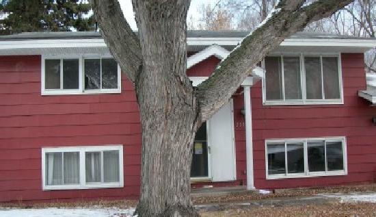 2390 Cohansey Blvd, Roseville, MN 55113 