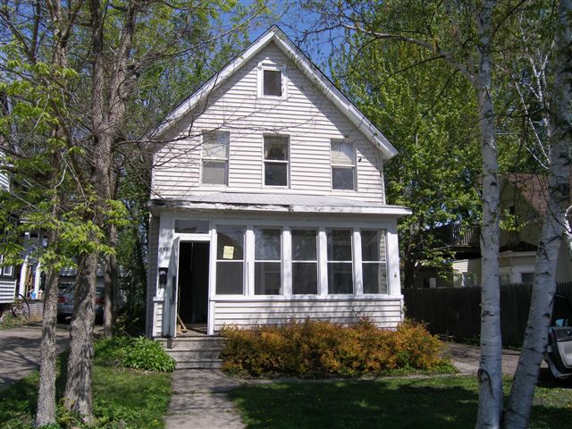 857 6th St, Saint Paul, MN 55106 