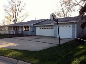 421 4th Ave SE, Stewartville, MN 55976 