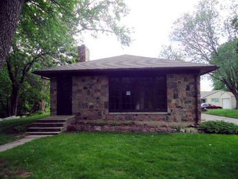 103 E Redwood St, Marshall, MN 56258 