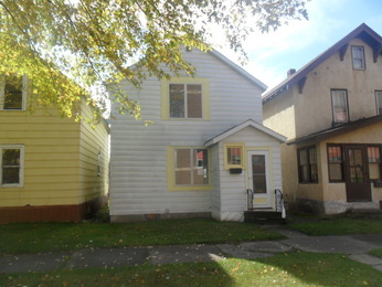 225 5th St SW, Chisholm, MN 55719 