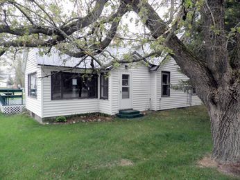 122 NW 1st St, Menahga, MN 56464 