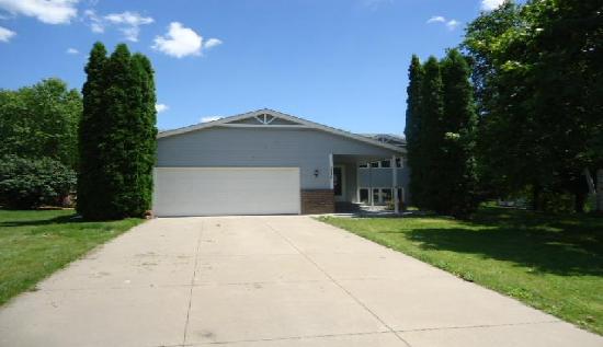 3770 Greensboro Dr, Eagan, MN 55123 