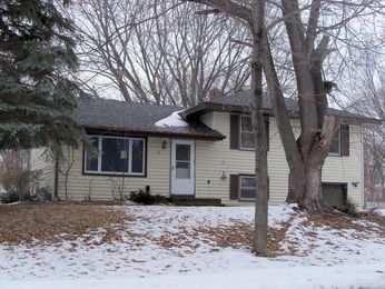 92 Dennis Lane N, Maplewood, MN 55119 