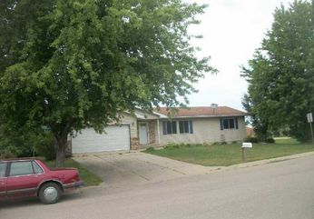 102 Wilson St, Alden, MN 56009 