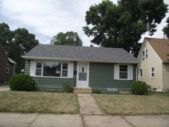 909 9th Ave SE, Austin, MN 55912 