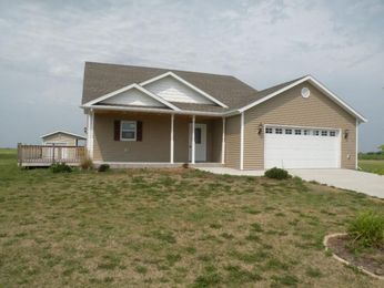 2437 Pinehurst Ct NW, East Grand Forks, MN 56721 