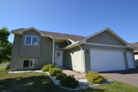 400 Cardinal Ct NW, Isanti, MN 55040 
