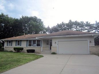 7556 Lee Avenue N, Brooklyn Park, MN 55443 