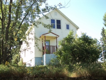 408 Gunn Ave, Coleraine, MN 55722 