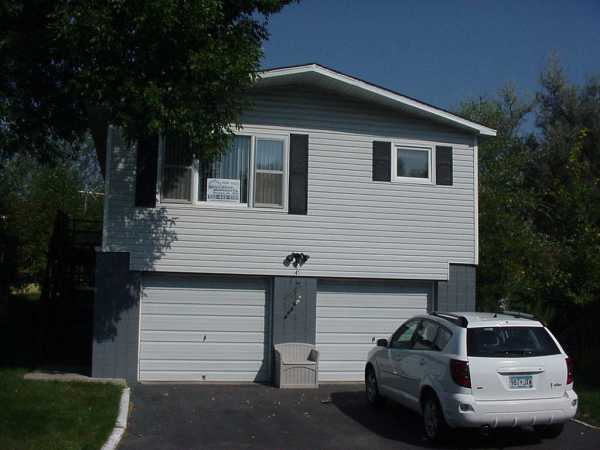 16 Dennis Lane, Chaska, MN 55318 