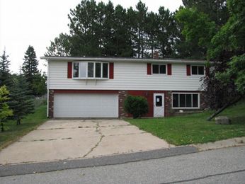 808 4th Ave NE, Chisholm, MN 55719 